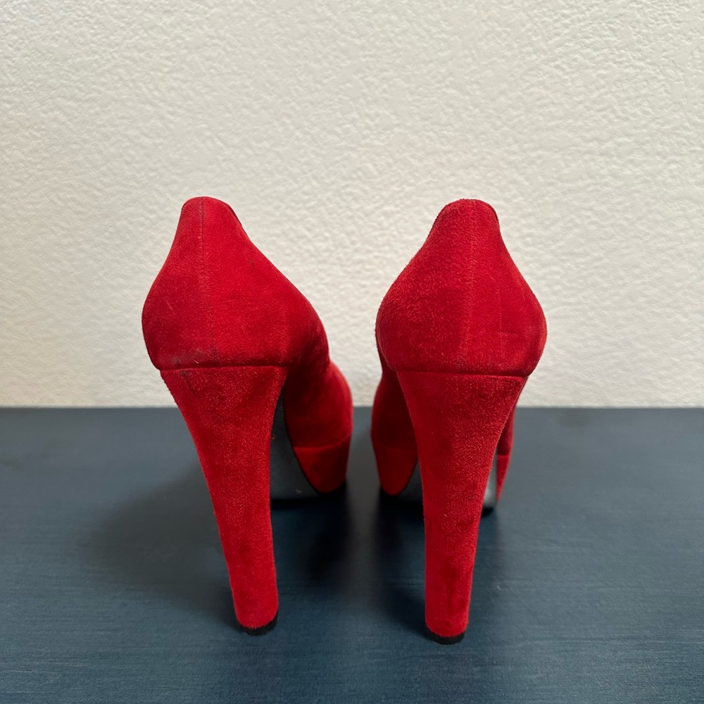 Prada - Picture 3 of 5